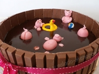 Dulce y salado Menorca Bathing Pigs Cake